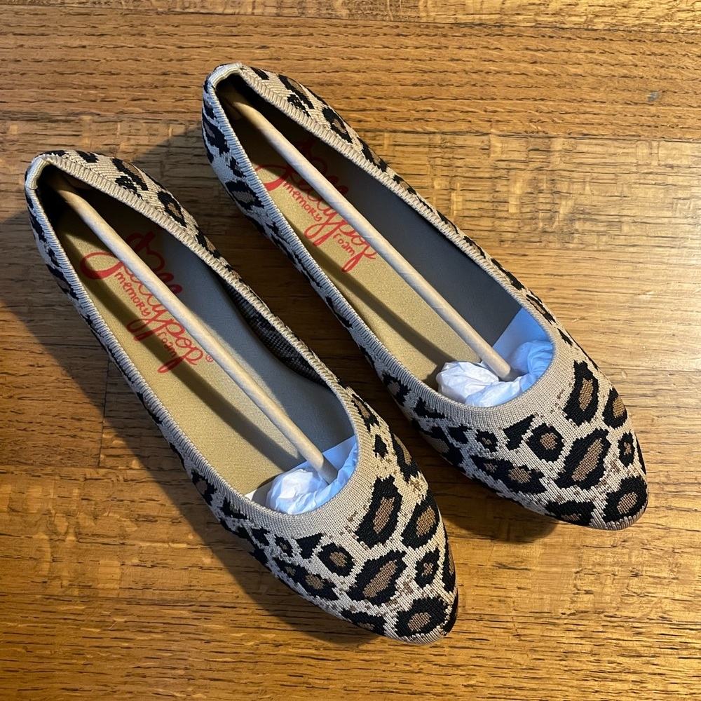 Jellypop size 7.5 Women’s flat shoes New in box Leopard print purchased at Belk